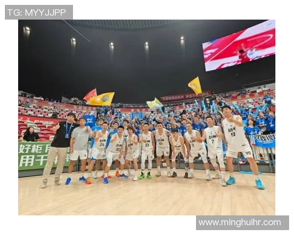 杭州足球队在足球团队协作排行榜中荣获第五名展现出色团队精神与默契配合 杭州足球队在足球团队协作排行榜中荣获第五名展现出色团队精神与默契配合